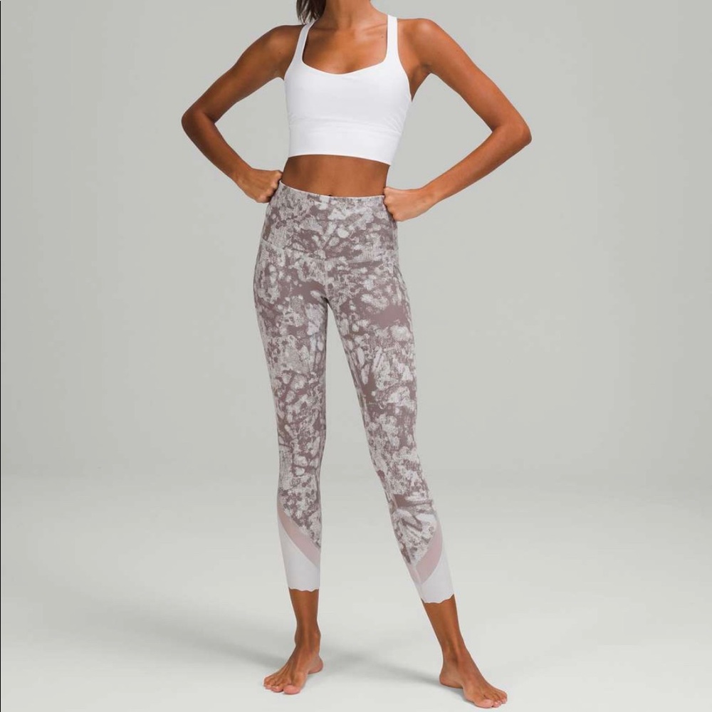 NWT Lululemon Scalloped Leggings